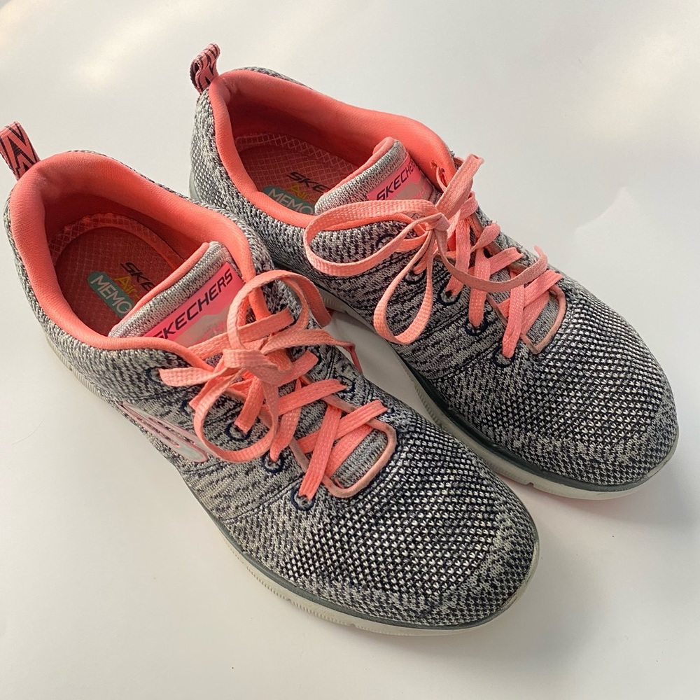 Skechers Air-Cool Memory Foam Women’s Size 8 Pink and Grey